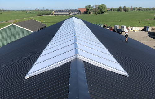 Polycarbonaat zadeldak lichtstraat - Brouwer Lichtstraten
