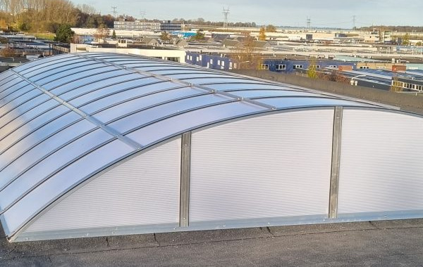 Nieuwbouw ronde koepel / lichtstraat Weesp