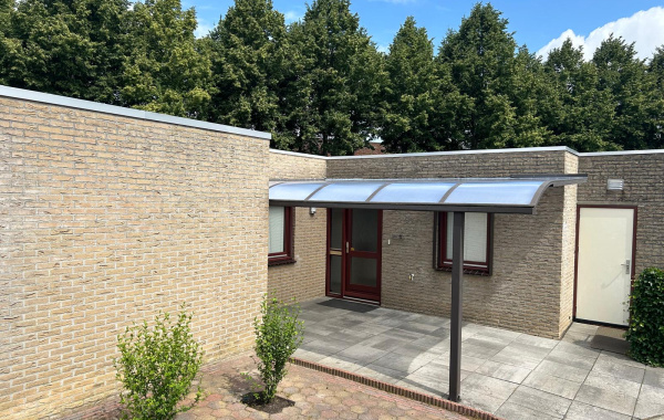 Carport met polycarbonaat platen